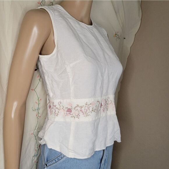 Ann Taylor ivory Linen Blend Embroidered top. - Picture 9 of 10